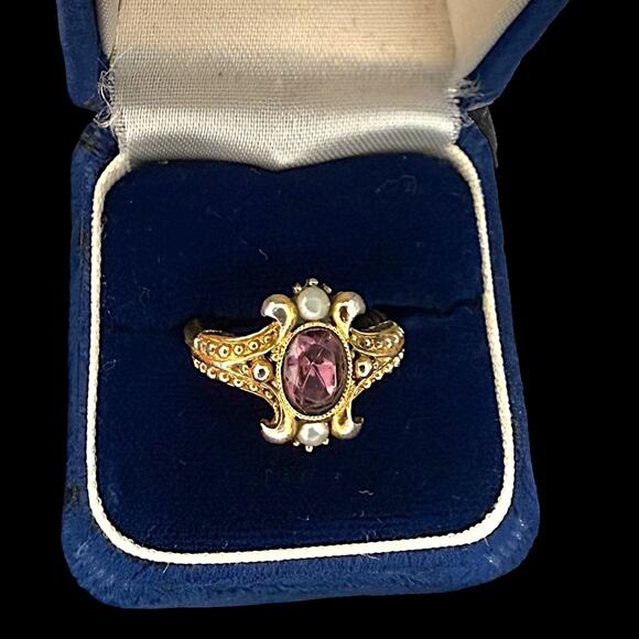 Vintage Avon Ring "Queensland" Gold Tone Purple Adjustable Signed - Picture 1 of 7